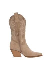 Botas de cowboy de ante beige con puntera afilada, que presentan un diseño de bordado intrincado, cremallera lateral y un tacón con acento de madera apilada.