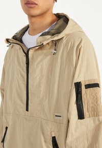 Bershka Outdoorjacka - beige