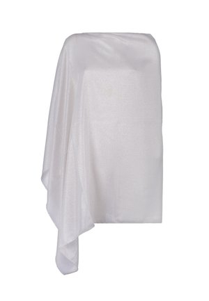 Tessuto bianco e luccicante drappeggiato in modo elegante. Texture morbida, forma rettangolare con bordi fluidi e una lucentezza sobria. Senza motivi o accenti visibili.