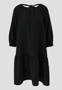 Schwarzes, gestuftes Kleid aus leichtem Stoff. Es hat einen Bootsausschnitt und geraffte 3/4-Ärmel mit einer Bindeschließe im Rücken.