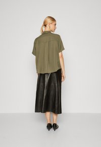 Samsøe Samsøe MINA SHIRT - Blúzka so zapínaním na gombíky - dusty olive