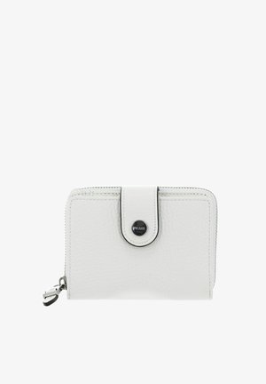 Portefeuille en cuir blanc texturé avec fermeture éclair autour et sangle à bouton-pression, avec un petit logo métallique à l'avant.
