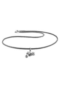 Silverkedja med flätad design och en motorcykeltavla, detaljerad med hjul och styre, slät yta.