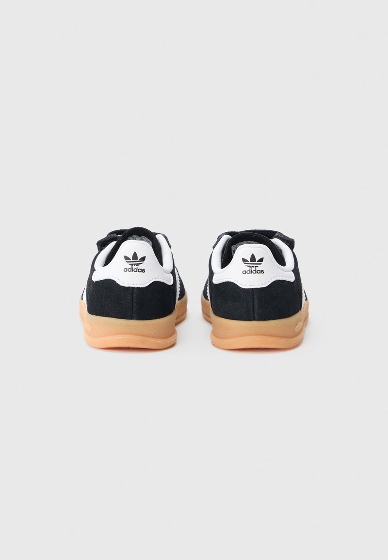 adidas Originals GAZELLE INDOOR UNISEX - Trainers - core black/white/gum/ black - Zalando.ie
