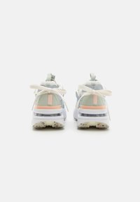 Nike Sportswear AIR MAX FURYOSA - Sportcipő - sail/crimson tint/pale ivory/light silver/football grey/white