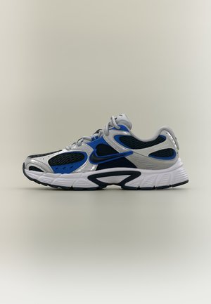 Nike Sportswear V5 RNR - Αθλητικά παπούτσια - blue eclipse/racer blue/wolf grey/white/grey fog