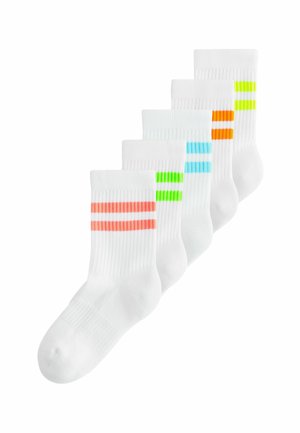 Pięć par białych skarpetek ankle, każda z poziomymi kolorowymi paskami w kolorach różowym, zielonym, niebieskim, pomarańczowym i żółtym. Żebrowana faktura.