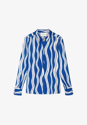 Blauw-wit overhemd met lange mouwen en knopen, met golvende verticale strepen en een puntige kraag, plat gelegd op een witte achtergrond.