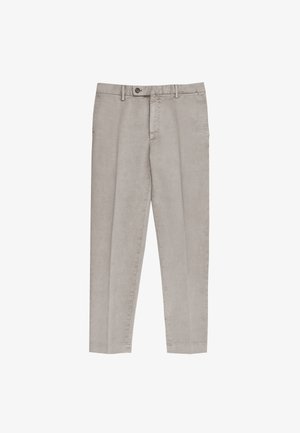 Helle graue Baumwollhose mit geradem Schnitt, Knopfverschluss und Seitentaschen. Glatte Textur mit minimaler Detailgestaltung.