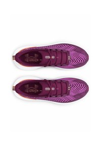 Scarpe sportive viola con tomaia in rete testurizzata, caratterizzate da un design a sfumatura, chiusura con lacci e suola bianca. Logo sulla linguetta.