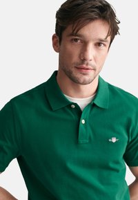 GANT REG SHIELD SS - Polo - deep forest green
