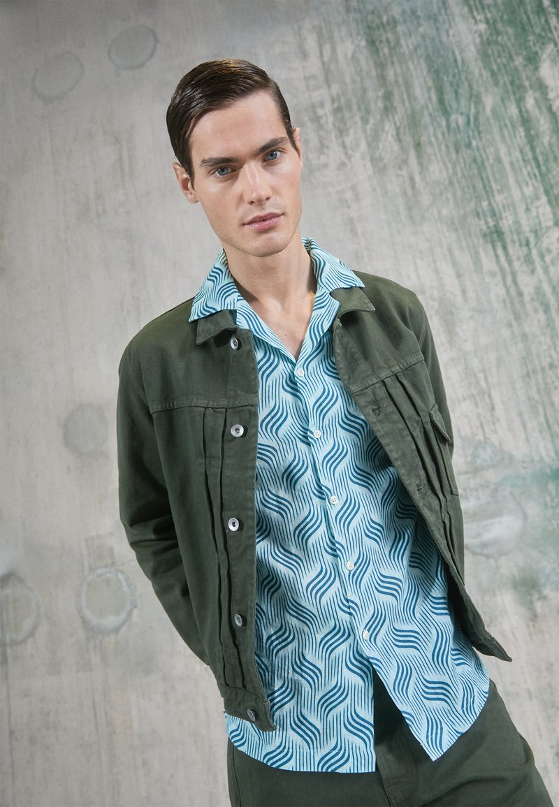 Herren T-shirts & Polos | Frescobol Carioca ROBERTO SHIRT Hemd light blue/hellblau - BA56188 Herren T-shirts & Polos | Frescobol Carioca ROBERTO SHIRT Hemd light blue/hellblau - BA56188