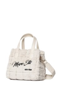 Borsa bianca in pelliccia sintetica con texture trapuntata, dotata di doppi manici superiori e tracolla rimovibile. Logo "Marc Elli" ricamato.