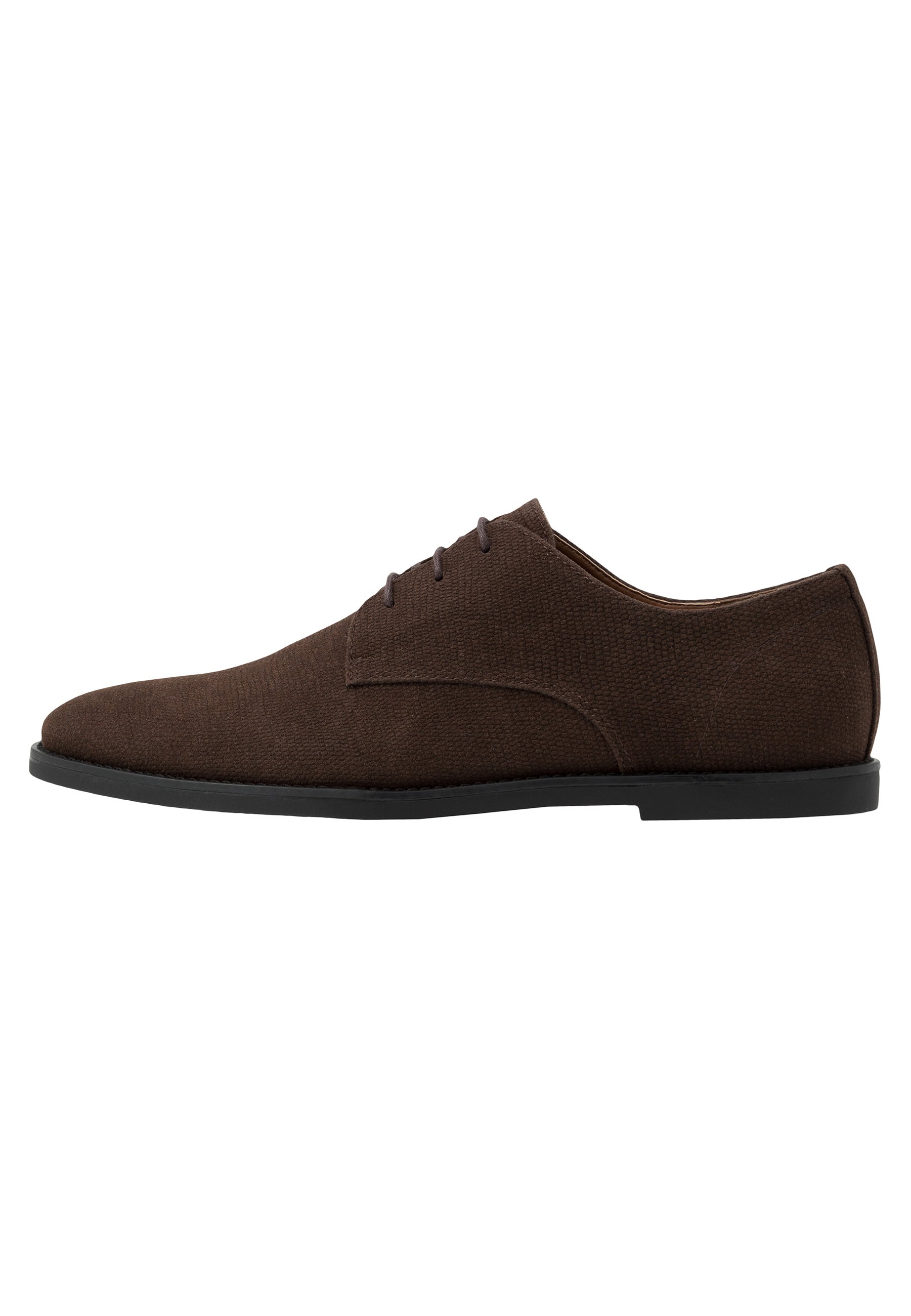 zapatos con cordones