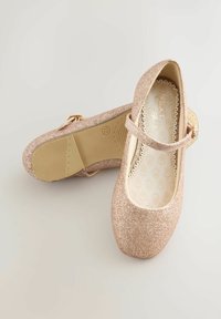 Bērnu spīdīgi rozā Mary Jane apavi ar sprādzīti, plakanu gumijas zoli un ziedu raksta iekšējo odere, izmērs UK 12.