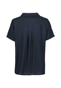 Camicetta a maniche corte di un blu navy scuro con colletto, caratterizzata da un design con pieghe sul retro e una texture liscia. Vestibilità su misura senza motivi visibili.