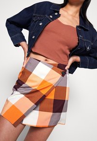 Monki Minikjol - brown