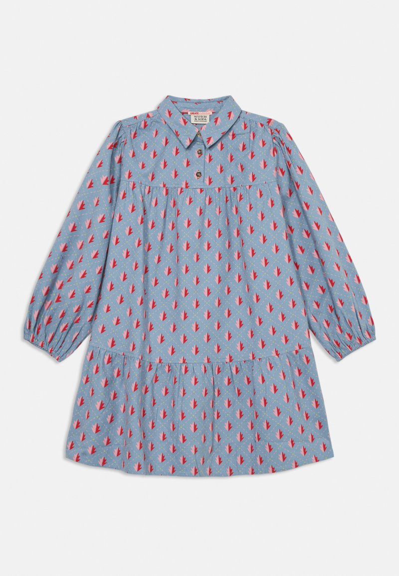 Kék ruha hosszú puffos ujjal, gallérral és gombos részletekkel. Piros és rózsaszín nyílmintákkal rendelkezik, valamint réteges szoknya kialakítással.