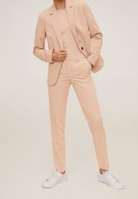 Mango Oblekové kalhoty - pink