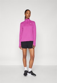 Nike Performance DRI-FIT PACER - Top dugih rukava - hot fuchsia