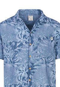 Korte mouw knoopshirt in blauw en lichtblauw met een botanisch patroon, voorzien van een borstzak en houten knopen.
