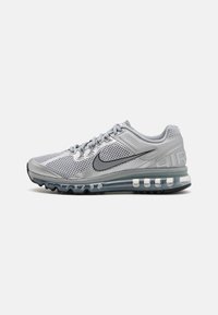 Nike Sportswear AIR MAX 2013 Trainers silver/metallic silver
