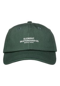 Mørkegrøn cap lavet af stof, med en buet skygge og broderet hvid tekst, der siger "ELEMENT SKATEBOARD CO. WORLD WIDE."