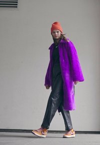 Nike Sportswear Zimní kabát - vivid purple/black