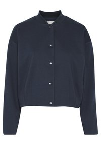 Cardigan court bleu marine en tissu texturé, avec un col rond et cinq boutons gris à l'avant, doté de manches longues.