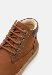 Kickers TACKLAND UNISEX - Bottines à lacets - marron clair