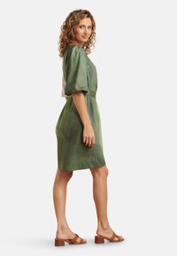 Smashed Lemon Freizeitkleid - off white light green