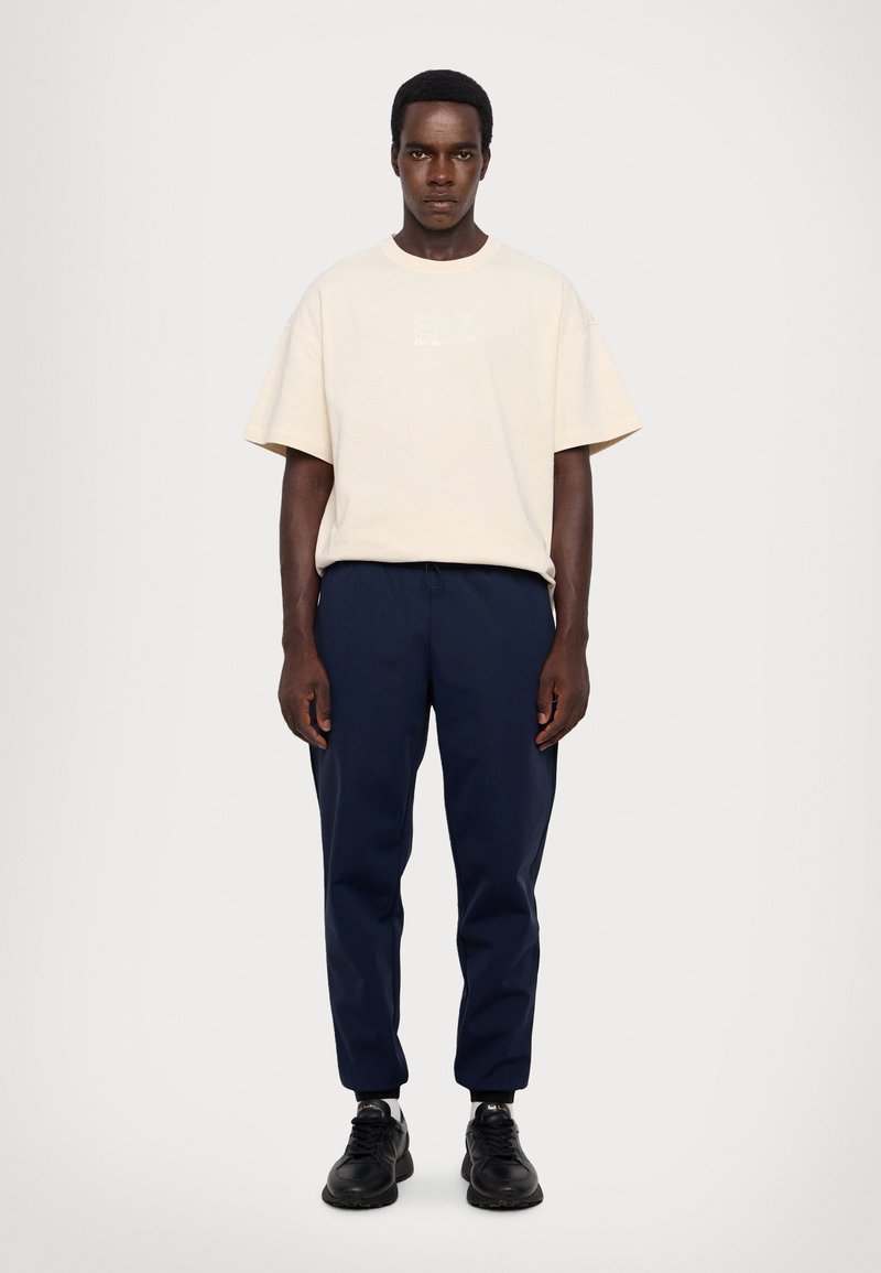 EA7 Emporio Armani UNISEX - Apdrukāts T-krekls - white