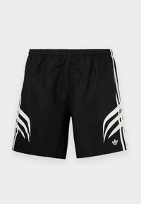 Sorte atletiske shorts lavet af letvægtsstof, med hvide lodrette striber og et lille logo nederst til venstre. Elastisk talje.