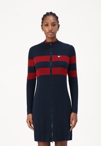 Tommy Jeans BADGE DRESS - Abito in maglia - dark night navy