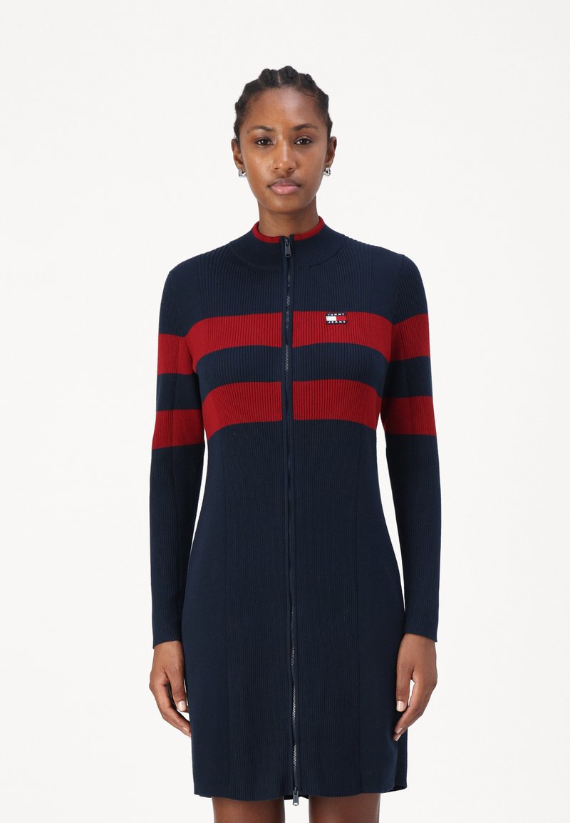 Tommy Jeans BADGE DRESS - Abito in maglia - dark night navy