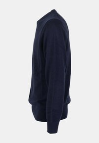 Maglione a maglia blu navy con maniche lunghe, collo rotondo, tessuto testurizzato, orlo e polsini a costine, caratterizzato da una finitura liscia e senza motivi visibili.