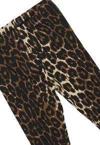 Zeķes ar leopardu rakstu brūnā un melnā krāsā, izgatavotas no mīksta auduma ar elastīgu jostasvietu. Visā virsmā ir drosmīgs dzīvnieku raksts.