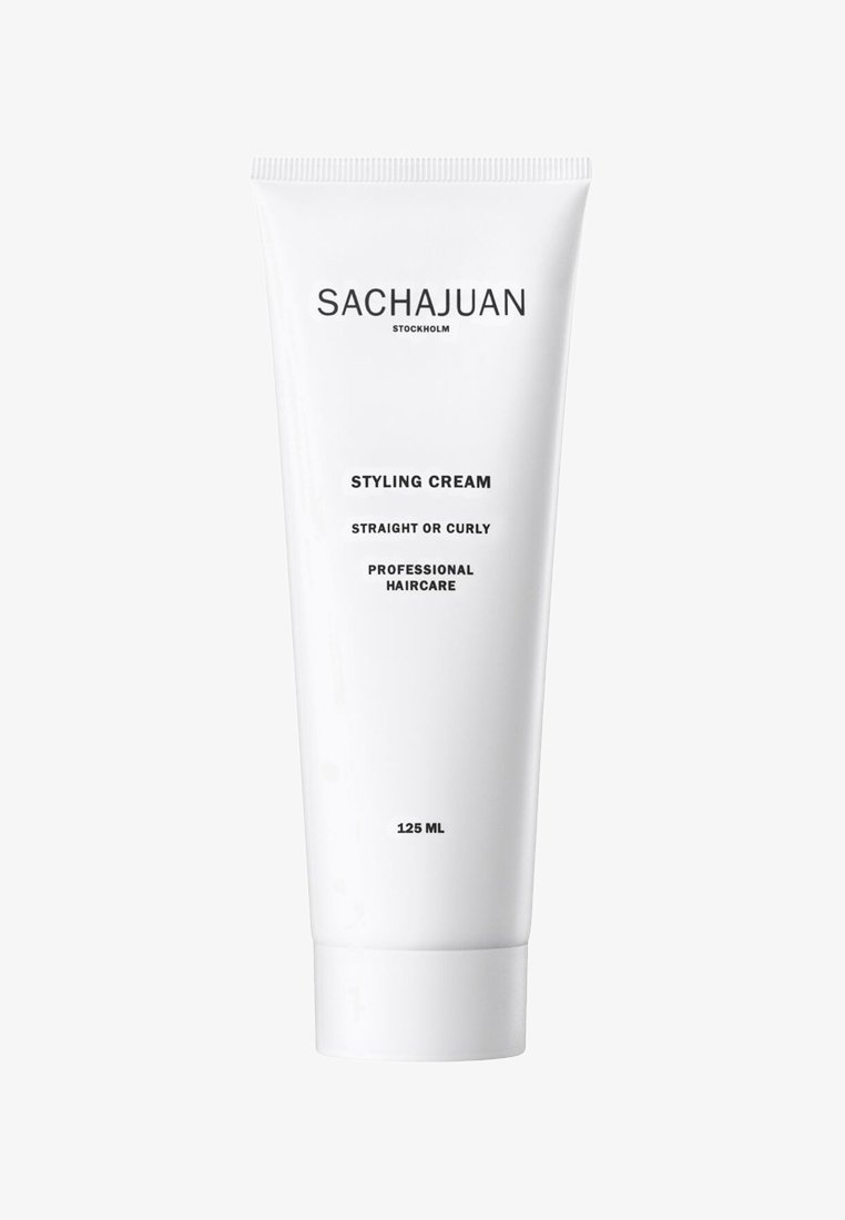 Crema per lo styling SACHAJUAN in un tubo bianco e pressabile, etichettato per capelli lisci o ricci, con testo nero e un volume di 125 ml.