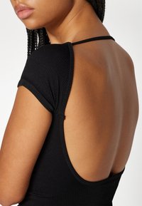 BDG Urban Outfitters ALICIA BACKLESS  - Marškinėliai su spaudiniu - black (as sample)