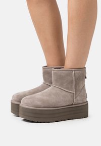 UGG Botki na platformie