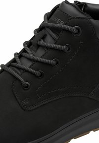s.Oliver Botines con cordones - black