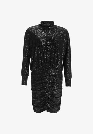 Zwarte paillettenjurk met lange mouwen, hoge kraag en gegatherde taille. Kenmerkend zijn de glanzende textuur en de aansluitende pasvorm.