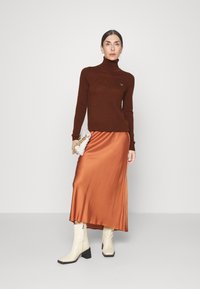 GANT ROLLNECK - Camisola - cocoa bean