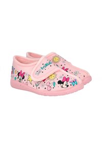 Zapatillas de tela rosas con una correa de Velcro que presentan diseños gráficos de flores, estrellas y personajes de dibujos animados que adornan la superficie.