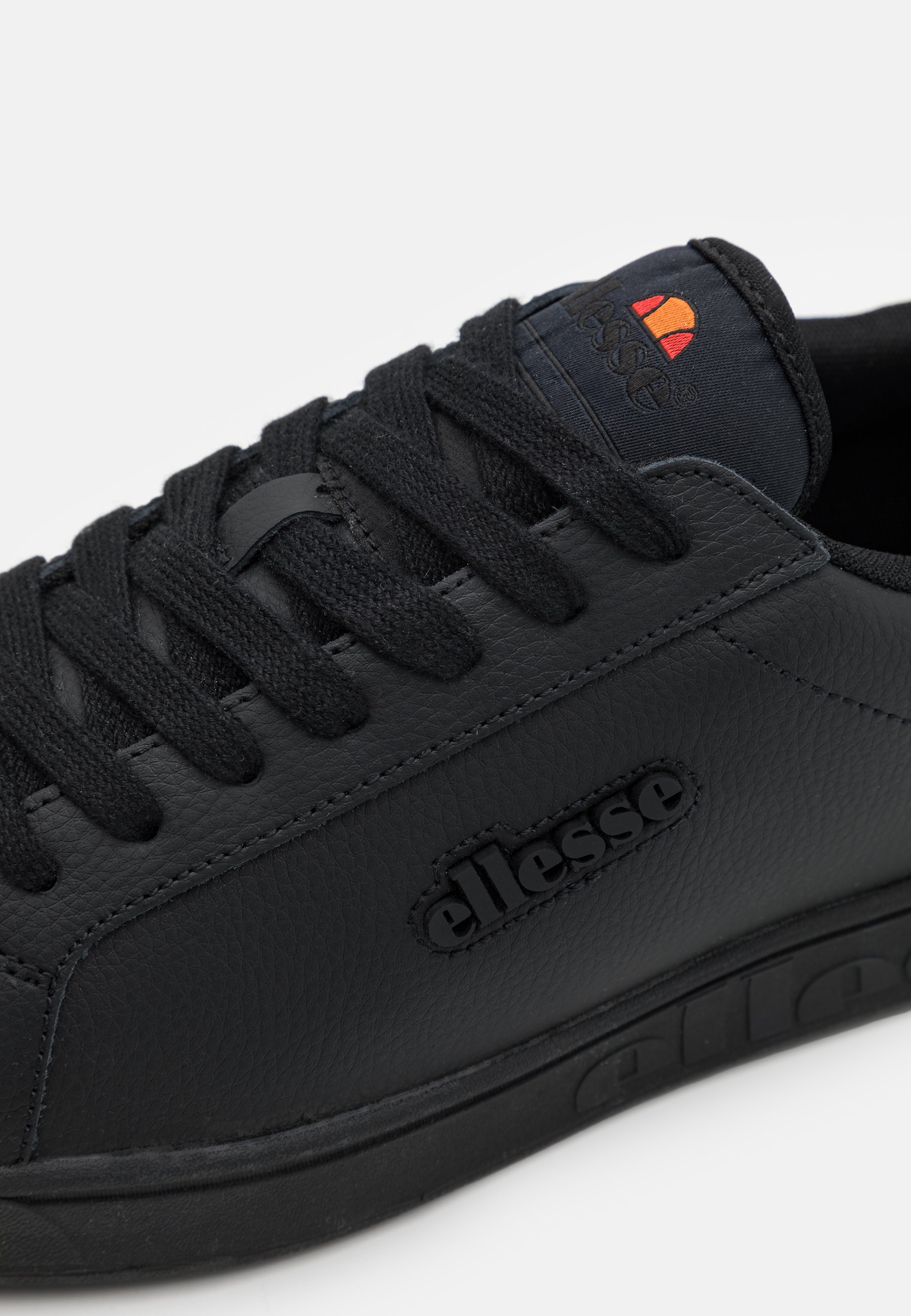ellesse campo trainers