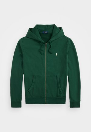 Donkergroene zip-up hoodie met voorzakken, verstelbare koorden en een klein wit logo op de linkerborst.