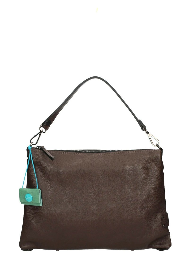 Borsa a tracolla in pelle marrone con finitura texture, una sola tracolla e chiusura con zip. Presenta un'etichetta blu attaccata come dettaglio.