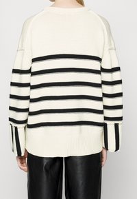 House of Dagmar Sweter