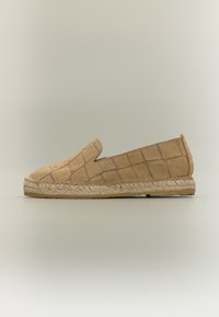 Επιλέχθηκε, taupe