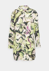 Kukallinen mekko vaaleanvihreänä, mustana ja purppuranvärisenä. Valmistettu kankaasta, jossa on maalattu kukkakuosi, ja siinä on kaulus sekä nappisulku.